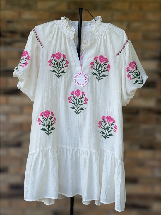 Umgee Dresses & Skirts - Umgee Large NWT White Pink Floral Embroidered Ruffle Mini Dress